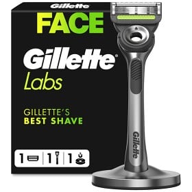 Bild på GilletteLabs rakhyvel med exfolieringsremsa och magnetiskt ställ