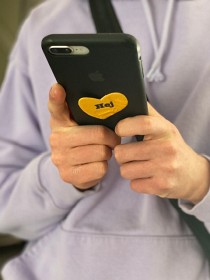 Bild på Mjuk Hej sticker - Gult hjärta