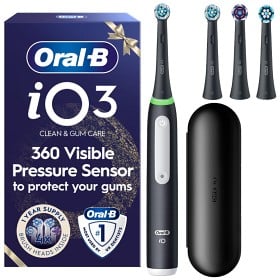 Bild på Oral-B iO3 Eltandborste Giftset Svart 4 tandborsthuvuden, resefodral