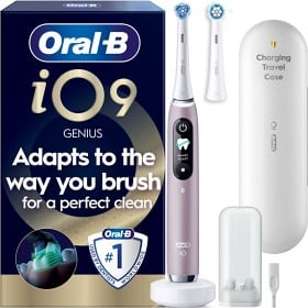 Bild på Oral-B iO9 Eltandborste, Rosa, 2 tandborsthuvuden, resefodral med laddare