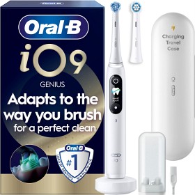 Bild på Oral-B iO9 Eltandborste, Vit, 2 tandborsthuvuden, resefodral med laddare