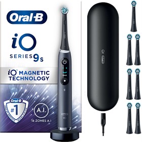 Bild på Oral-B iO9 Gåvoset: Eltandborste + 7 tandborshuvuden